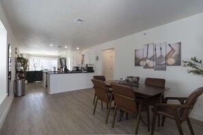 Dining - Branson Modern Luxury Haven •Heated Pool •Stylish 2BR •Walk to Branson Landing (Branson)