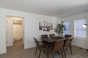 Dining - Branson Modern Luxury Haven •Heated Pool •Stylish 2BR •Walk to Branson Landing (Branson)