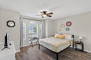 3 bedrooms, iron/ironing board, WiFi, bed sheets - Fun in the Sun. Private Downtown Gilbert Retreat. Sleeps 6 (Gilbert)