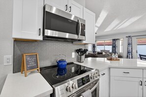 Microwave, oven, stovetop, dishwasher - Fun in the Sun. Private Downtown Gilbert Retreat. Sleeps 6 (Gilbert)