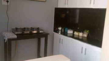 House, 2 Bedrooms, Accessible, Smoking | Interior