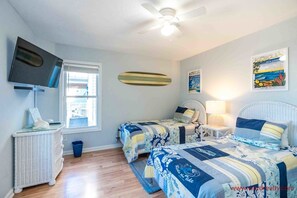 5 bedrooms, iron/ironing board, free WiFi, bed sheets - Loggerhead Landing - Spacious 5BR Home with Cov. Porches & Ocean Views (Surf City)