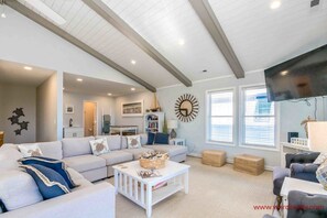 Smart TV - Loggerhead Landing - Spacious 5BR Home with Cov. Porches & Ocean Views (Surf City)