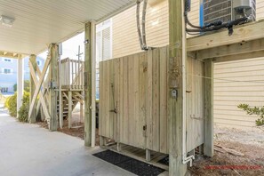 Property grounds - Loggerhead Landing - Spacious 5BR Home with Cov. Porches & Ocean Views (Surf City)