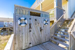Property grounds - Perser-Vear-Ance - 3 BR Oceanfront Dream!  Great Views from Top Deck! (Topsail Beach)