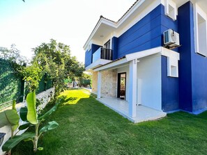 Exterior - Awesome 4-bedroom villa with AC in charming CESME-Alacatı (İzmir)