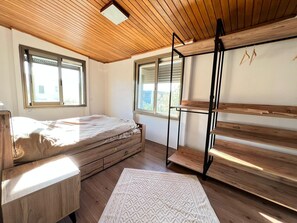 8 bedrooms, iron/ironing board, Internet, bed sheets - Awesome 4-bedroom villa with AC in charming CESME-Alacatı (İzmir)