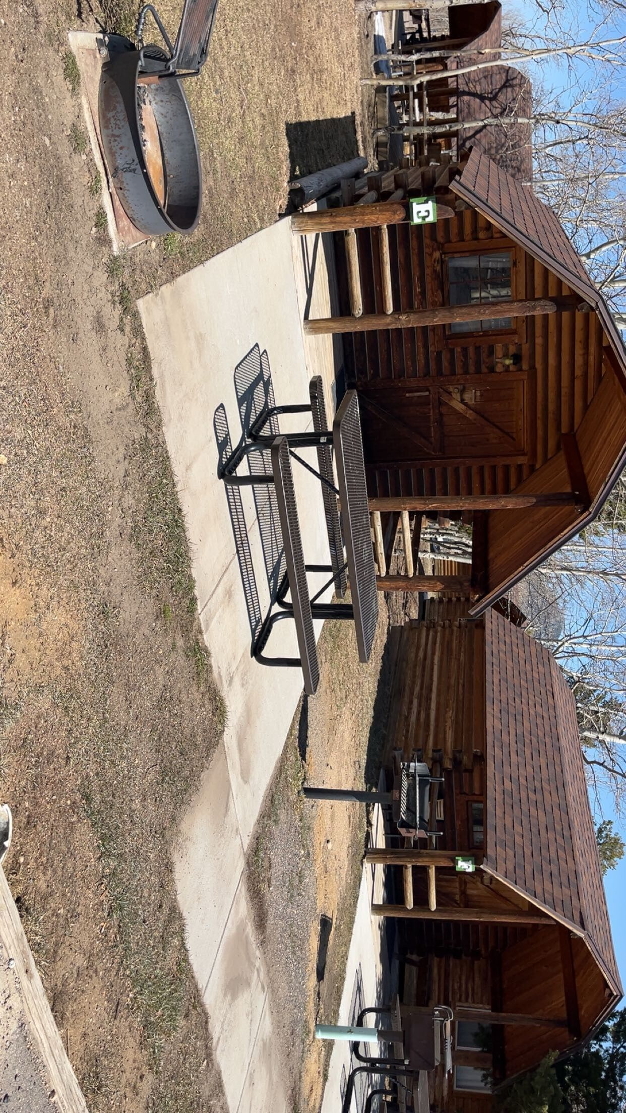 Standard-Ferienhütte, Blick auf den Innenhof | Speisen im Freien