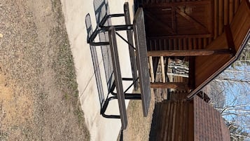 Standard Cabin, Courtyard View | Outdoor dining
