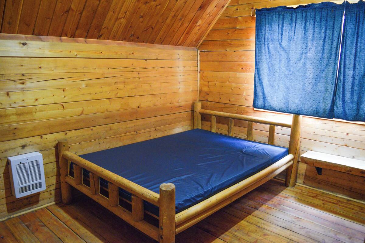 Standard Cabin, Multiple Beds | Desk, WiFi (free), individually furnished, bed sheets