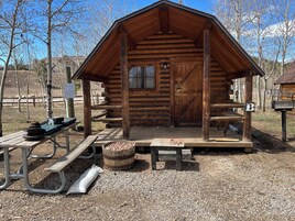 Premium Cabin, Multiple Beds, Courtyard View | Outdoor dining