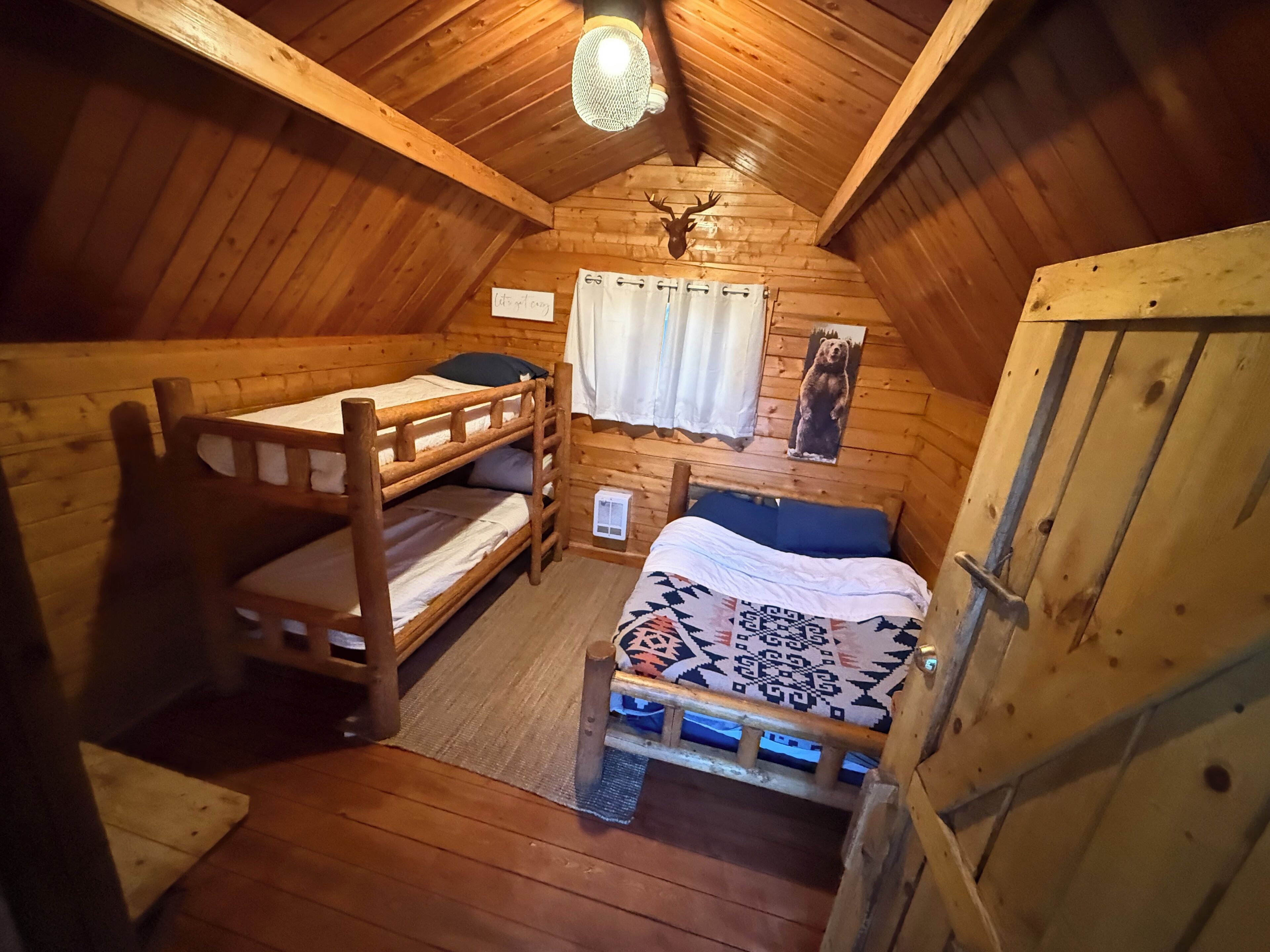 Cabane Standard, vue cour intérieure | Bureau, espace de travail pour ordinateur portable, Wi-Fi gratuit