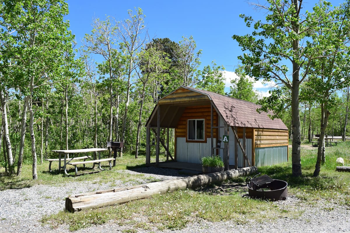 Economy Cabin, Multiple Beds, Courtyard View | Desk, WiFi (free), individually furnished, bed sheets