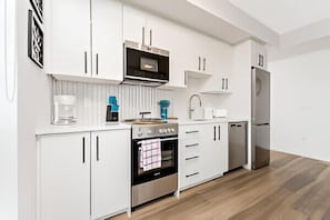 House | 1 bedroom, Internet - Newly Built Modern Condo With Stunning City Views (Kitchener)