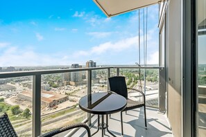 House | 1 bedroom, Internet - Newly Built Modern Condo With Stunning City Views (Kitchener)