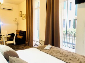 1 bedroom, WiFi, bed sheets - Urban Chic Retreat: your design nest in the heart of Verona. (Verona)