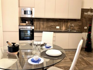 Micro-ondes, four, plaque de cuisson, lave-vaisselle