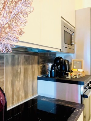 Micro-ondes, four, plaque de cuisson, lave-vaisselle