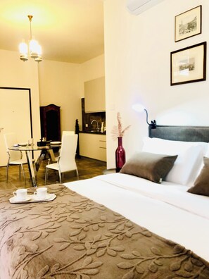 1 bedroom, WiFi, bed sheets - Urban Chic Retreat: your design nest in the heart of Verona. (Verona)
