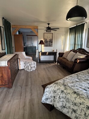 Room - Delightful 1-bedroom house with AC in charming Clarendon (Clarendon)