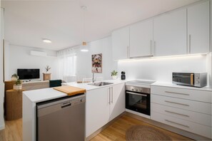 Fridge, microwave, oven, stovetop - Recanto da Ilha (Lagoa)