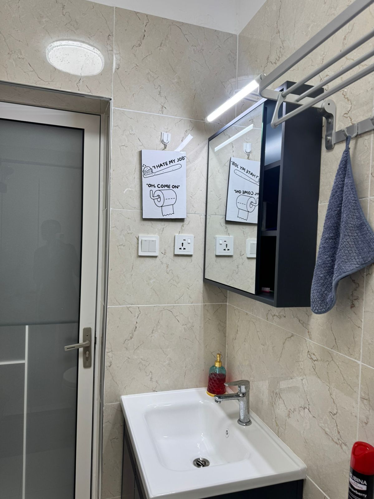 Asciugamani, sapone, carta igienica