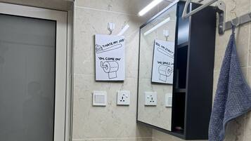 Serviettes fournies, savon, papier toilette