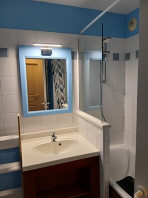 Bathroom - Vacations in Carcans-Maubuisson: cosy apartment near lake and beach (Carcans)