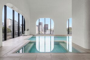 Indoor pool - Designer 1BR + Sofa Bed in Aspire | Skyline Views (Melbourne)