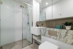 Bidet, towels, soap, shampoo - Designer 1BR + Sofa Bed in Aspire | Skyline Views (Melbourne)