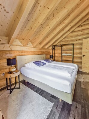 Tabla de planchar con plancha, wifi y ropa de cama 