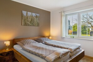 1 bedroom, iron/ironing board, WiFi, bed sheets - Apartment 'Ferienwohnung Dora, 72qm' with Private Terrace, Shared Garden and Wi-Fi (Medebach)