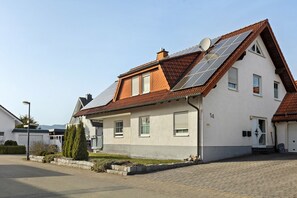Exterior - Apartment 'Ferienwohnung Dora, 72qm' with Private Terrace, Shared Garden and Wi-Fi (Medebach)