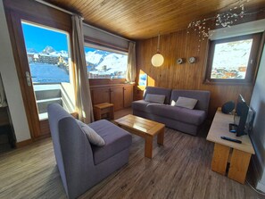 Living area - Functional ski-in/ski-out apartment with balcony in Tignes (Tignes)