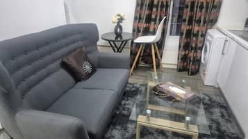 Apartment, 2 Bedrooms, Smoking | Living area