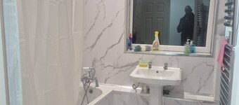 Bright and Modern Flat in Manchester's Heart