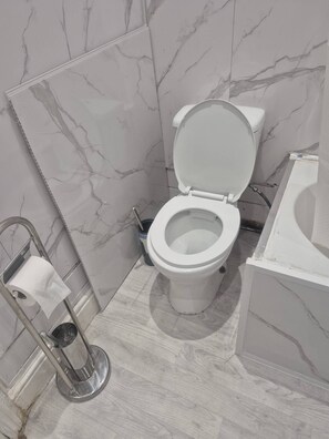 Bathroom - Bright and Modern Flat in Manchester's Heart (Manchester)