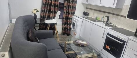 Apartment, 2 Bedrooms, Smoking | Private kitchen