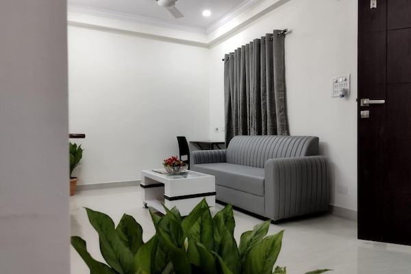 Apartment, 1 Bedroom, Balcony | Living area