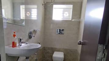Appartement, 1 chambre, balcon | Salle de bain