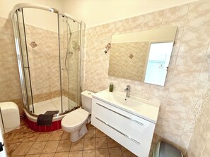 Comfort-Doppelzimmer | Badezimmer