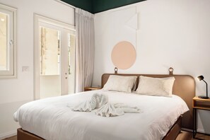 1 dormitorio, tabla de planchar con plancha, wifi y ropa de cama