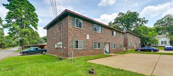 The Homestead Luxury Cozy 2BR Apartment in Nacogdoches Near SFA University and Downtown Pet Friendly Business Ready Extended Stays Welcome With Self Check In High Speed Wifi Full Kitchen In Unit Laundry Private Parking and Quiet Comfort