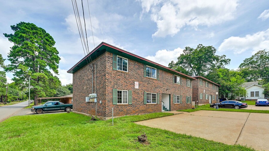 The Homestead Luxury Cozy 2BR Apartment in Nacogdoches Near SFA University and Downtown Pet Friendly Business Ready Extended Stays Welcome With Self Check In High Speed Wifi Full Kitchen In Unit Laundry Private Parking and Quiet Comfort