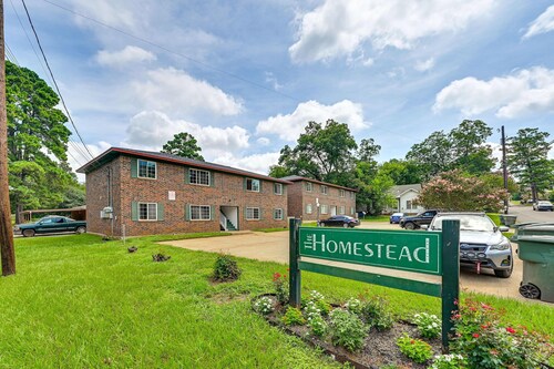 The Homestead Luxury Cozy 2BR Apartment in Nacogdoches Near SFA University and Downtown Pet Friendly Business Ready Extended Stays Welcome With Self Check In High Speed Wifi Full Kitchen In Unit Laundry Private Parking and Quiet Comfort
