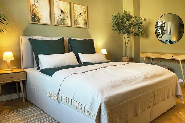 Schlafzimmer mit Kingsize Doppelbett