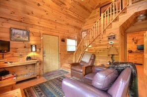 TV - Private - Fire Pit Area - Outdoor Charm (Robbinsville)