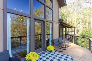 Terrace/patio - Mountain View - Large Open Deck - Gas Fireplace (Robbinsville)
