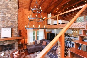 Smart-tv och eldstad