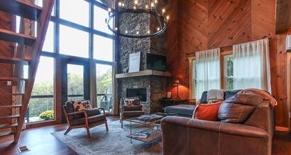 Mountain View - Large Open Deck - Gas Fireplace